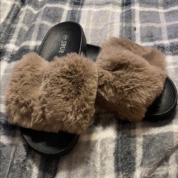 sbup Shoes - Sseko Women's Furry Brown Sandals